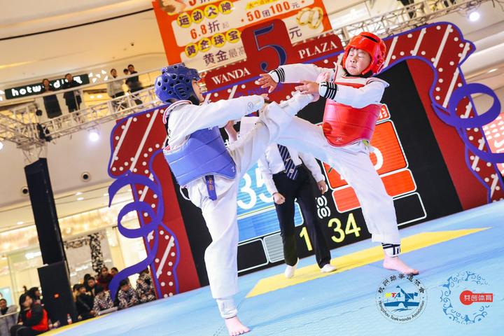 跆拳道团体搏击高手争夺桂冠