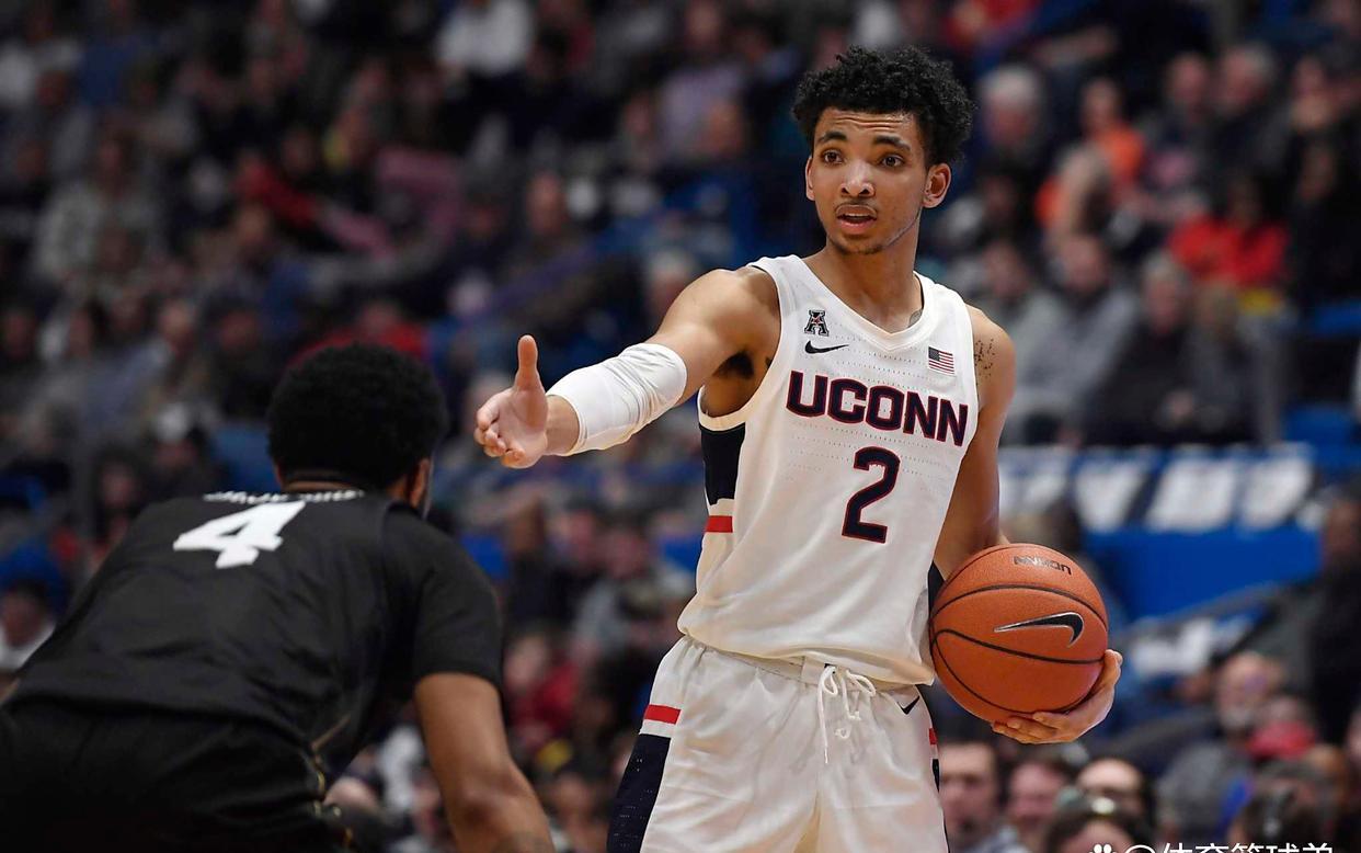 黄蜂队后卫突然爆发,单场狂砍三十分 黄蜂队后卫突然爆发,单场狂砍三十分