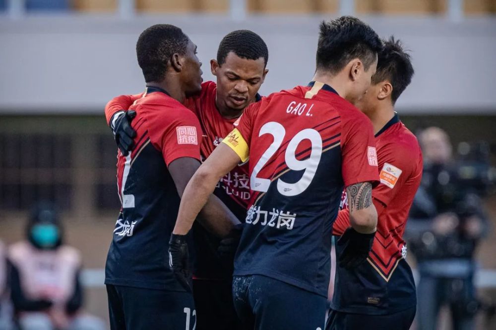 天津泰达迎来关键胜利，击败深圳队