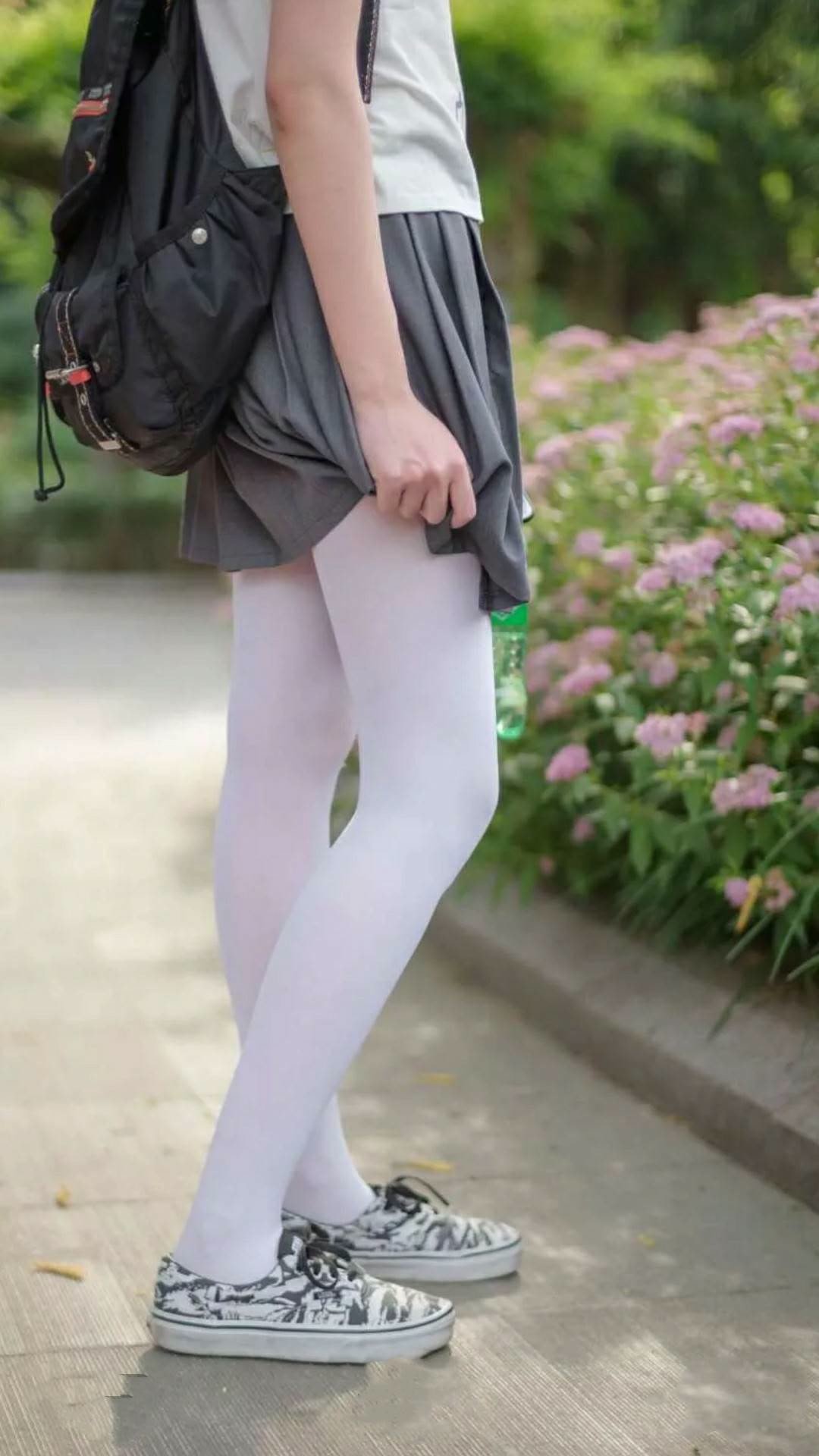 频道调谐中，当广厦三分雨浇透森林狼，爱德华兹正于欧冠淘汰赛接管绿茵