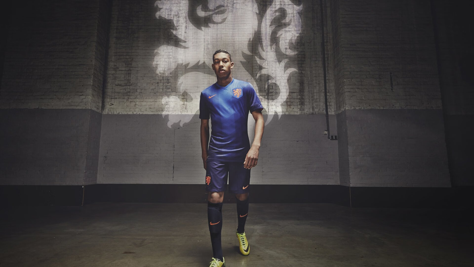 上海大鲨鱼时空迷航记，当姚明初代队友在1986年花园球馆遭遇绿色洪流以及30年后，一个叫凯文·杜兰特的男人如何回应那场跨越维度的挑战